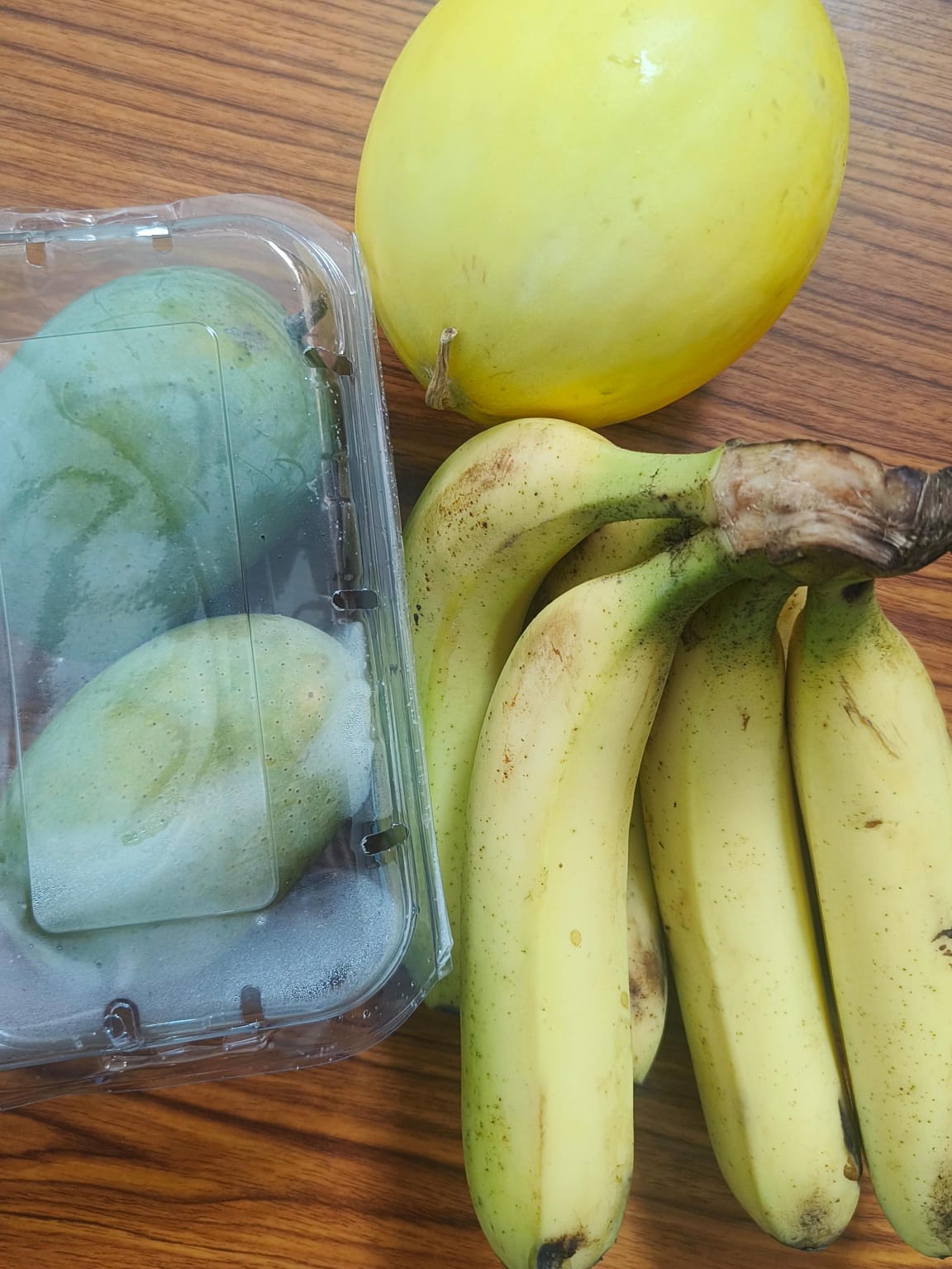 Golden Fruit Basket (1-1.5 kgs)